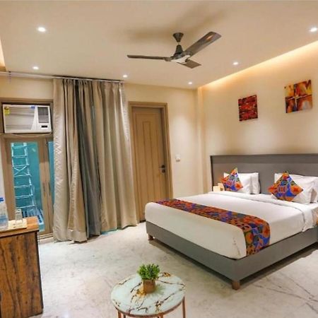 Hotel Global Corporate Noida Exterior photo