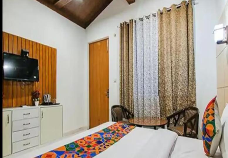 Hotel Global Corporate Noida Exterior photo