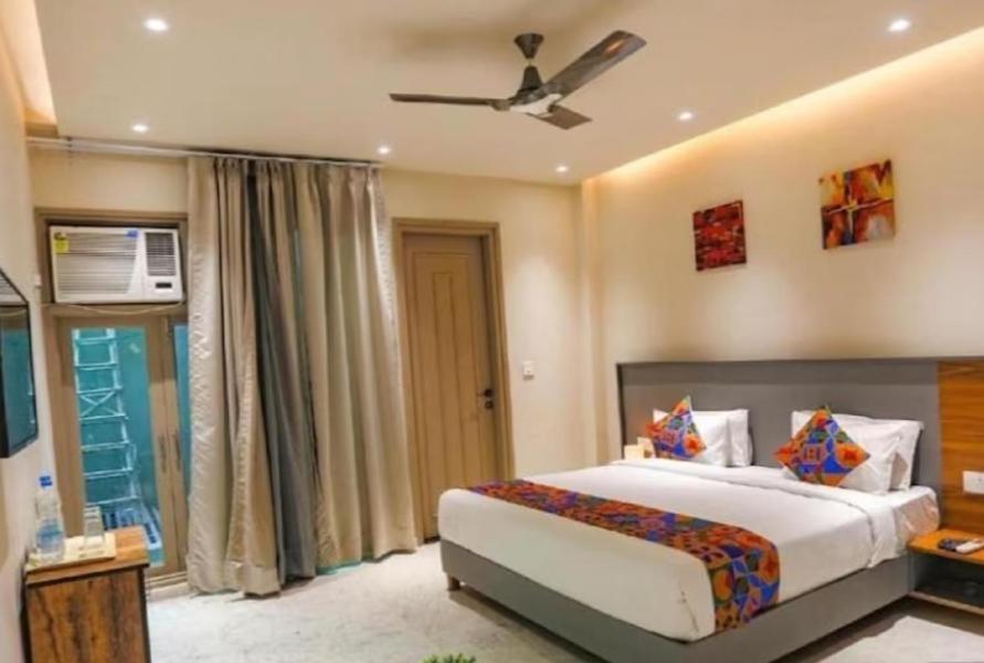 Hotel Global Corporate Noida Exterior photo